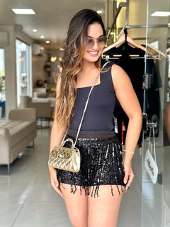 Shorts em paetê na internet