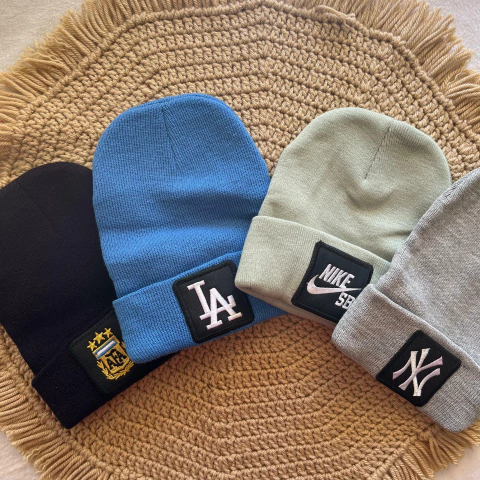 62 - Gorro Rocky Bordado premium
