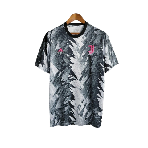 Camisa Juventus Treino 23/24 - Torcedor Adidas Masculina - Preta com detalhes em branco e rosa