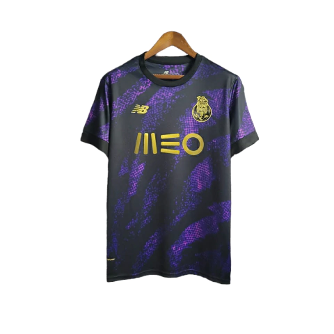Camisa FC Porto Edição Especial 22/23 - Torcedor New Balance Masculina - Preta com detalhes em roxo e dourado