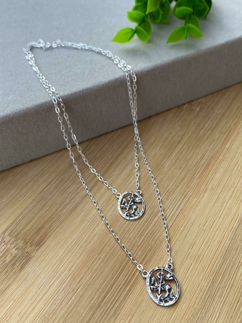 ESCAPULARIO SAO JORGE NA PRATA ENVELHECIDA 60CM COD TRT51069