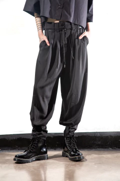 Pantalon Hasu on internet