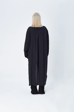 CAMISA OVERSIZE GINGA BLACK PLISADA - comprar online