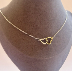 Collar corazones entrelazados en internet
