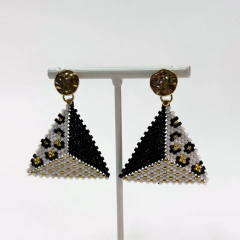 Aretes triángulo en internet