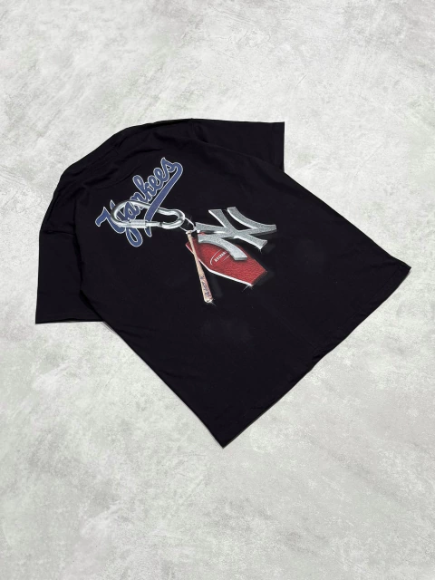 Remera over YANKEES negra - comprar online