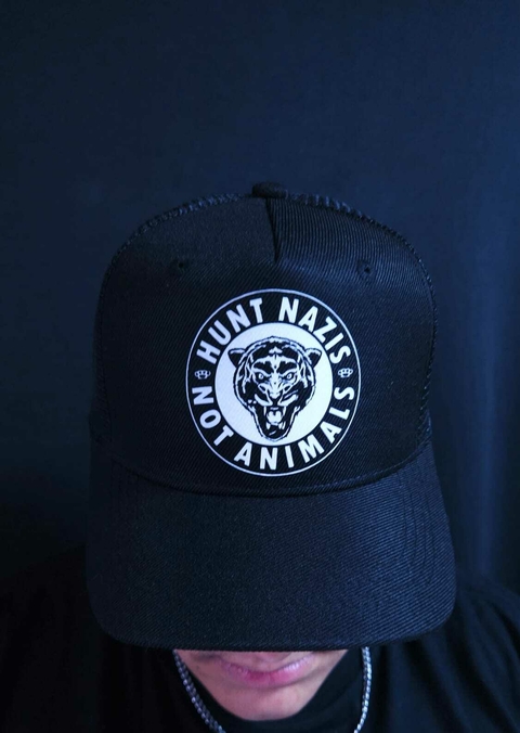 Boné Hunt Nazis
