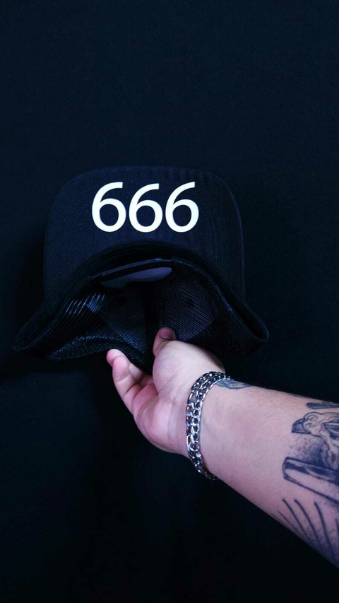 Boné 666