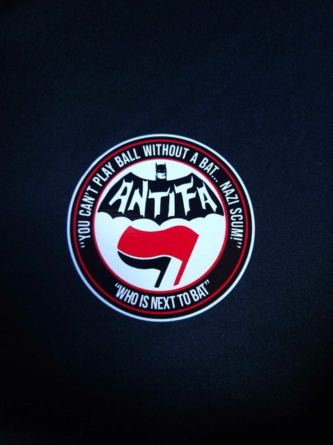 Adesivo Batman Antifa
