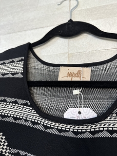 Vestido evasê preto e branco