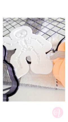 Cortante + Stamp Esqueleto Muy Alfon - comprar online