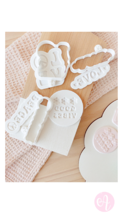Stamps + Cortantes Mini Pasteleria Groovy Palabras