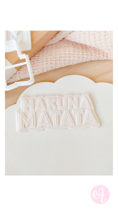 Stamp + Cortante Hakuna Matata - comprar online