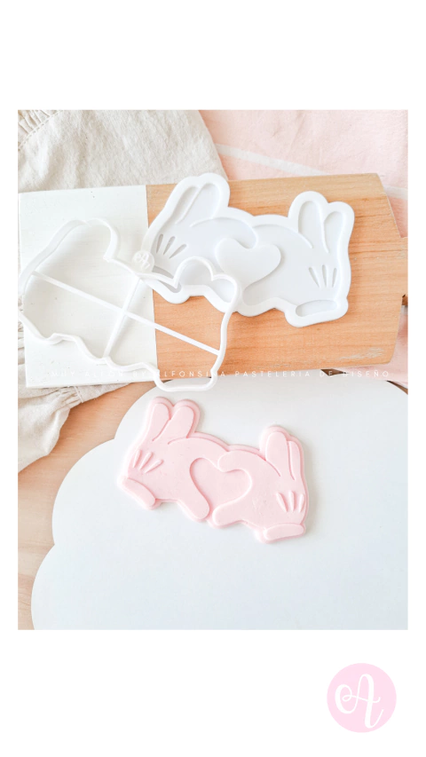 Stamp + Cortante MANITOS CORAZON Mickey - comprar online