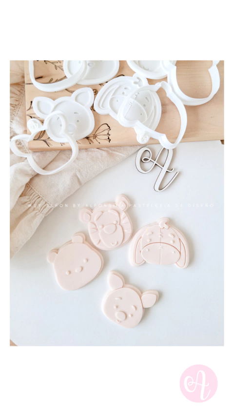 Set Stamps + Cortantes Mini Pasteleria Personajes Amigos Winnie Pooh - comprar online