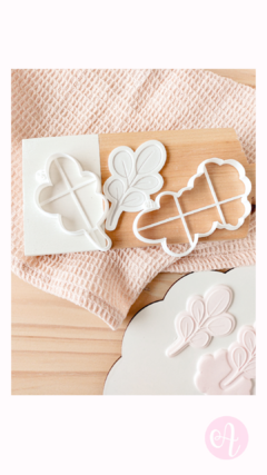 Set Cortantes + Stamp Hojitas Woodland Muy Alfon