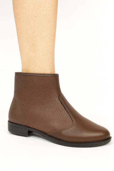 Bota Moleca Cano Curto Marrom - comprar online