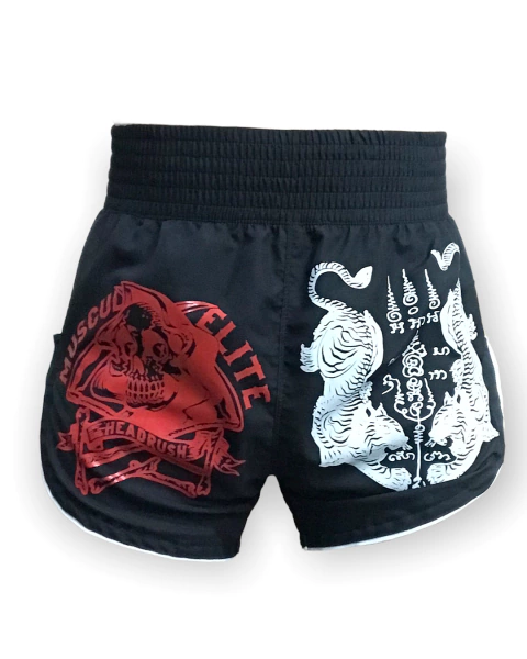 Shorts deportivos muay thai  negros con estampado de calavera y tigres en blanco.