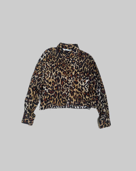 camisa cropped animal print