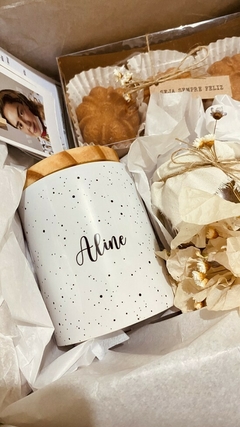 Combo Caneca, bolinhos, cappuccino e biscoito na internet