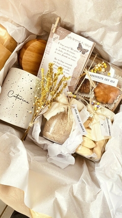 Combo Caneca, bolinhos, cappuccino e biscoito