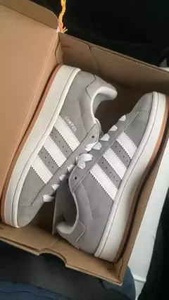 Imagen de ¡¡ ZAPATILLAS ADIDAS CAMPUS + DE REGALO OJOTAS ADIDAS CON ABROJO !!