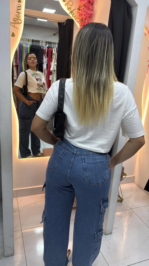 Calça com quatros bolso