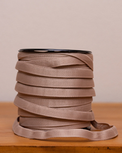 Elástico viés de arco Taquara 10 (caixa 12 rolos)- rolo 50m - 98% poliamida 2% elastano - comprar online