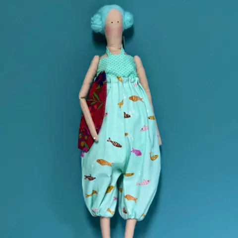 Boneca artesanal - Anne Surfista