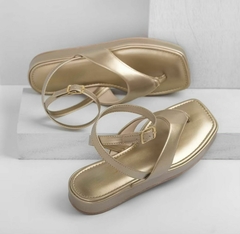 SANDALIA FLAT OURO