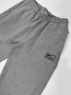 Calça Moletom Stussy x Nike - Wild Drip