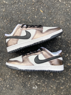 Tênis Nike Dunk Low Bronze na internet