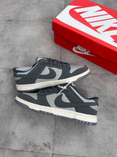 Tênis Nike Dunk Low Cinza Retro