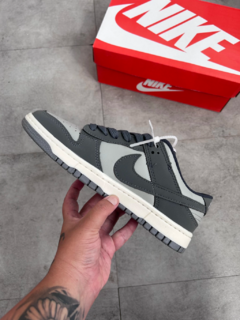 Tênis Nike Dunk Low Cinza Retro - comprar online