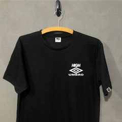 Camiseta High x Umbro na internet