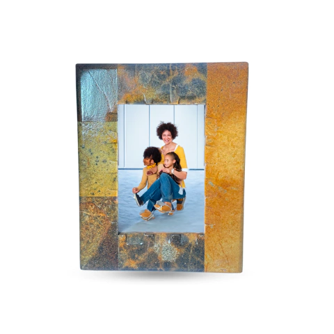 Porta Retrato Envernizado de Pedra sabão