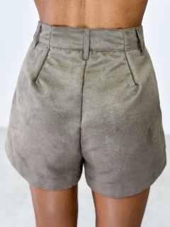 Shorts Liza na internet