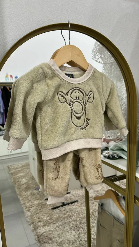 conjunto peluciado tigger