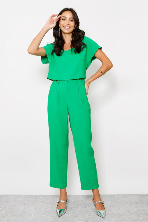 Calça Carrot Alfaiataria Hellen de Viscose Cintura Alta com Pregas Verde