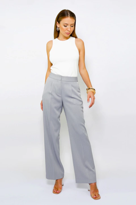 Calça de Alfaiataria Risca de Giz Chelsea Cinza - comprar online