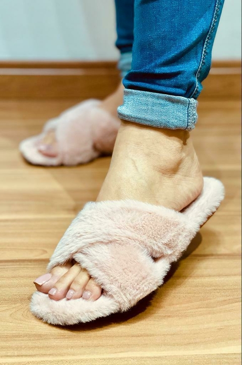 Chinelo de pelo rosê