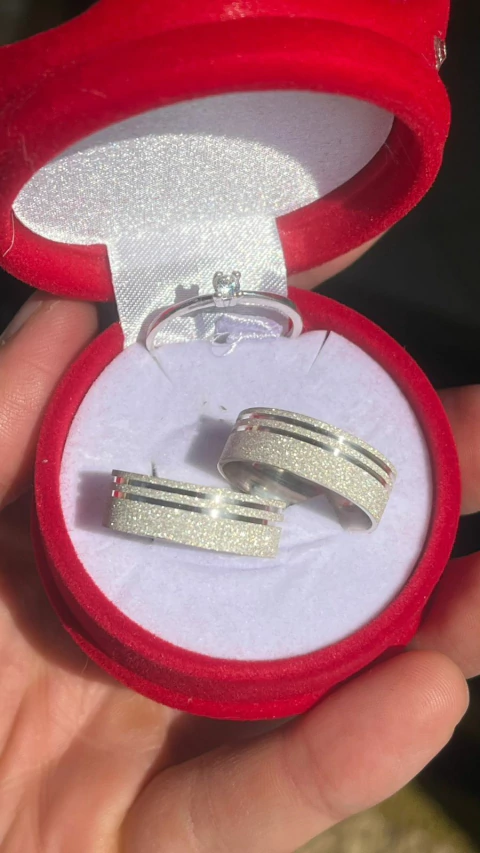 Alianças de Prata Jatiada c/2 Friso 5mm com Solitario Liso - comprar online