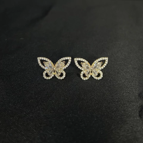 Brinco Folheado a Ouro Borboleta Toda Cravejada