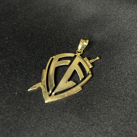 Pingente Folheado a Ouro Escudo da Fé