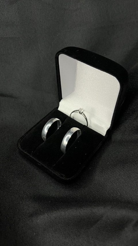 Alianças de Prata Redonda Lisa a 4mm c/Solitário Lisa