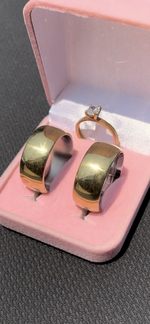 Alianças de Moeda Antiga Abaolada Lisa 10mm c/Solitário Liso