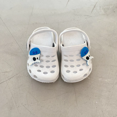 Zapatillas ORSO Tipo Crocs Blancas T10 con Pin de Pez - comprar online
