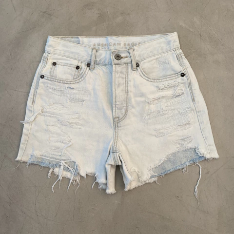 Bermuda American Eagle T24/40 – Denim Clarito con Agujeritos - comprar online