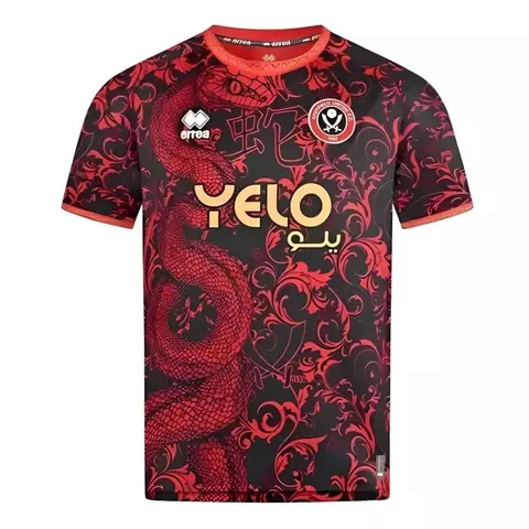 2025-2026-25-26-manto-camisa-camisas-camiseta-mantos-uniforme-uniformes-blusa-blusas-sheffield-united-pre-jogo-treino-masculina-torcedor-vermelha-preta-gola-redonda-estampa-serpente-arabescos