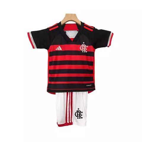 2025-2026-25-26-manto-camisa-camisas-camiseta-mantos-uniforme-uniformes-blusa-blusas-flamengo-i-1-um-primeira-titular-infantil-vermelho-preto-gola-v-listrada-bordado